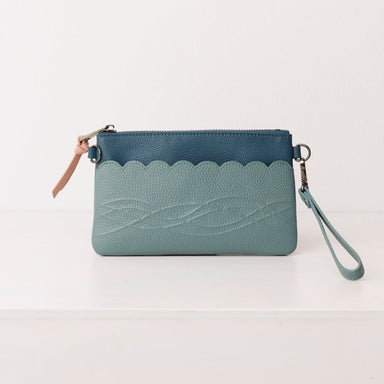 Classic leather pouch. Scallop Collection.