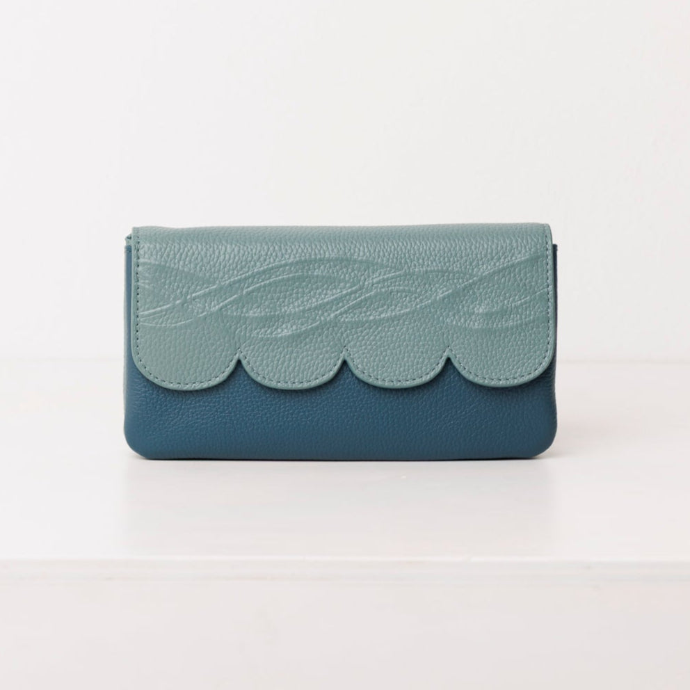 Classic leather smartphone wallet/clutch: Scallop Collection.