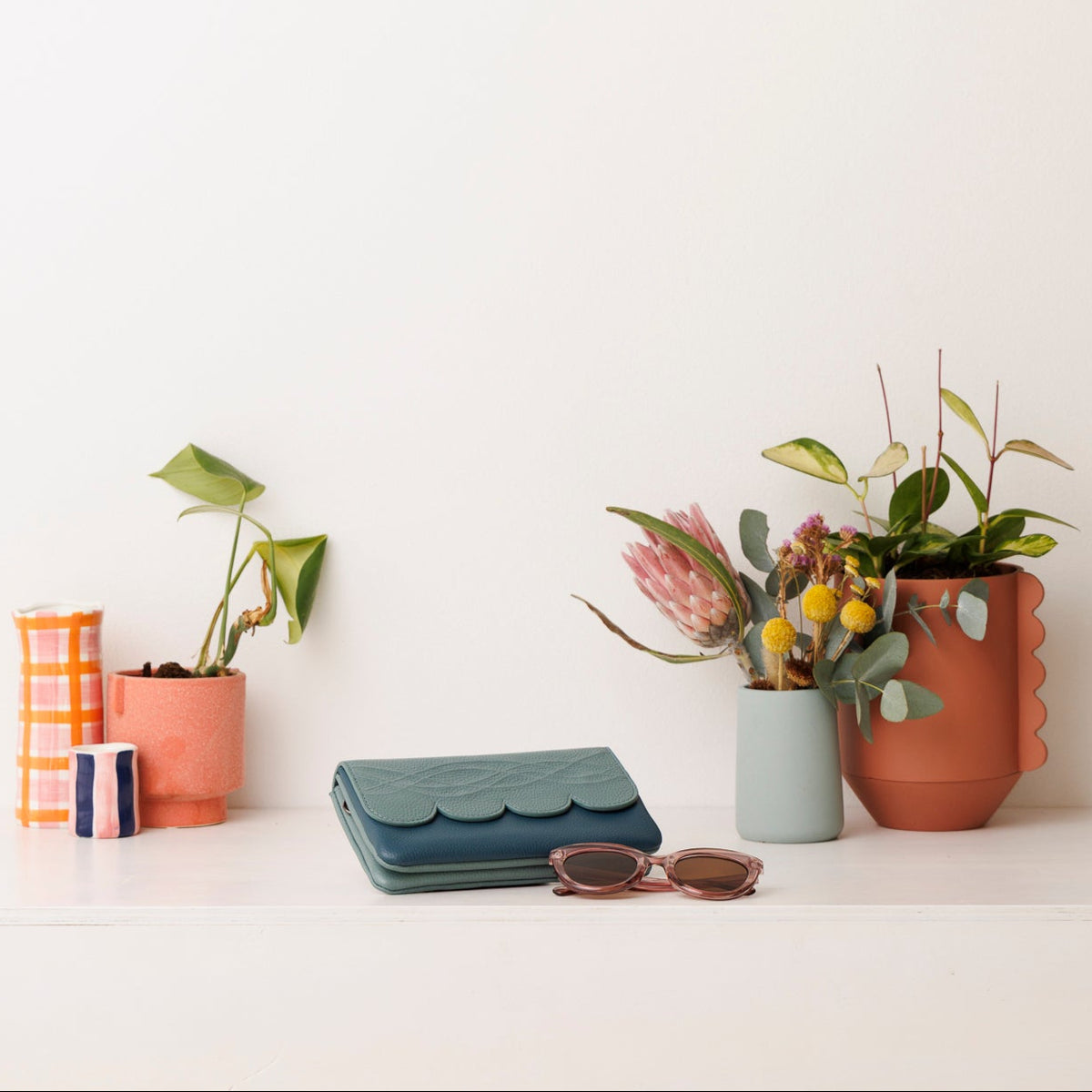 Classic leather smartphone wallet/clutch: Scallop Collection.