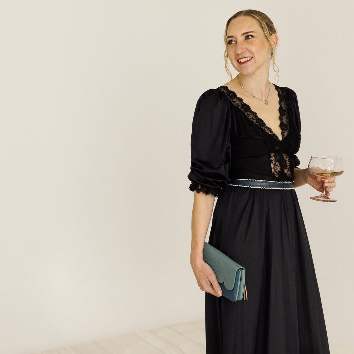 Classic leather smartphone wallet/clutch: Scallop Collection.