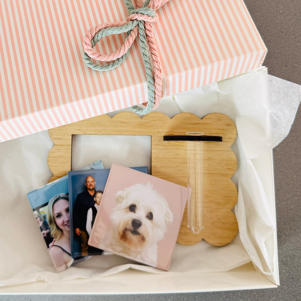 GIFT SET: Magnetic Frame with bud vase and 3 x custom photo magnets.