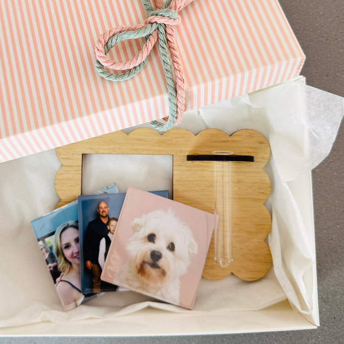 Gift Set: Magnetic Frame with bud vase and 3 x custom photo magnets.